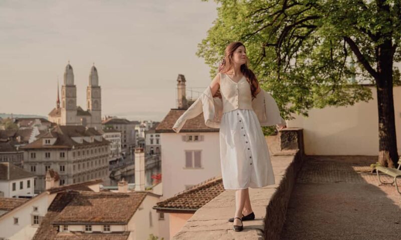 Zurich: Private Professional Photoshoot at Lindenhof - Key Points
