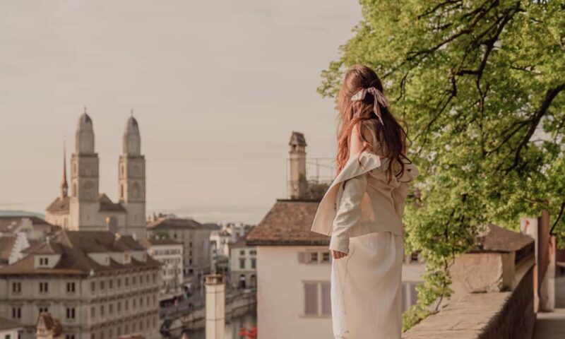 Zurich: Private Professional Photoshoot at Lindenhof - Visualizing the Experience